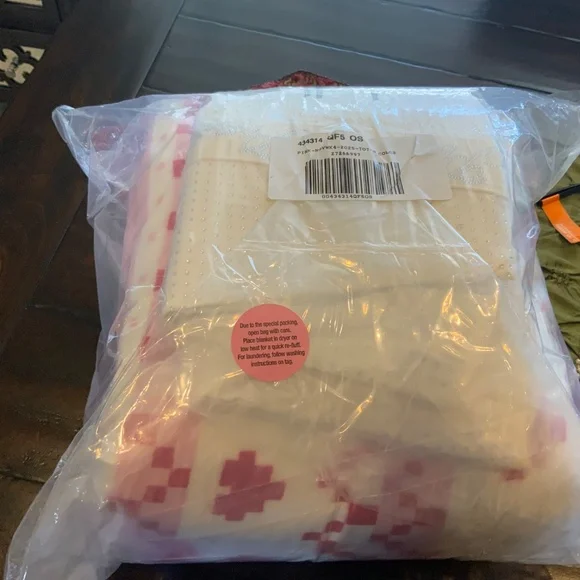 NWT 2025 Limited Edition VS Victoria Secret PINK Plush Blanket Bling Bag Set, - Picture 2 of 4